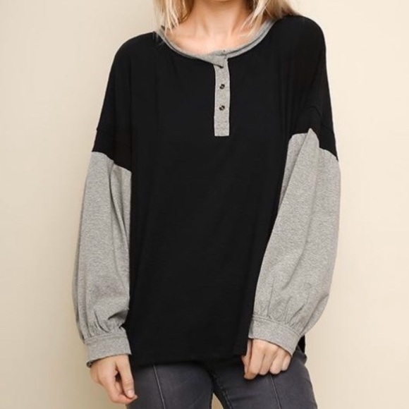 Women’s Umgee  Billow  Sleeve Top with Buttons - Picture 3 of 7